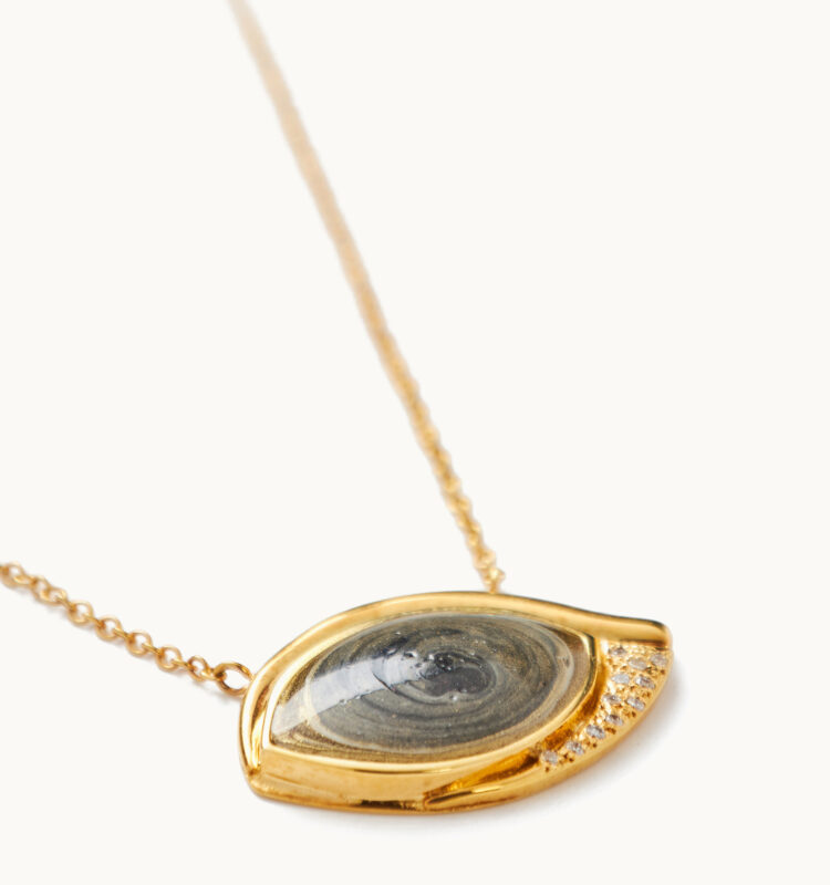 short pendant with diamonds and enamel